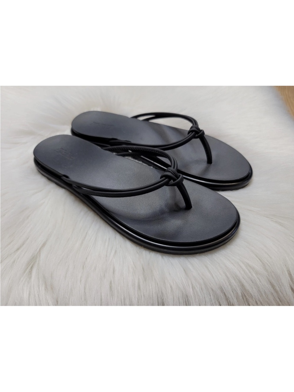 Women’s Olukai Aka Black Knot Flip Flops Size 7